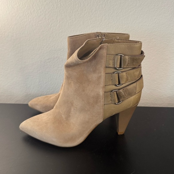 Gianni‎ Bini Women’s Beige Booties Size 5.5 - Picture 3 of 9